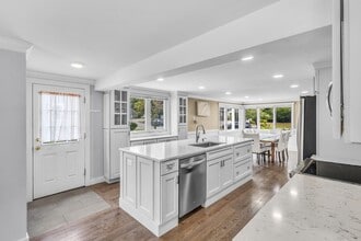 4 Oakridge Ave in Natick, MA - Building Photo - Building Photo