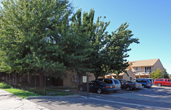 Natomas Court Apartments in Sacramento, CA - Foto de edificio - Building Photo