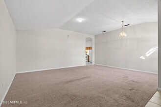 8342 Staplehurst Dr W in Jacksonville, FL - Building Photo - Building Photo