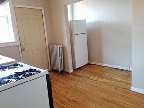 2214 N St Louis Ave in Chicago, IL - Building Photo - Building Photo