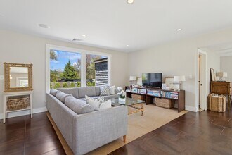 49 Drumlin Rd in Westport, CT - Building Photo - Building Photo