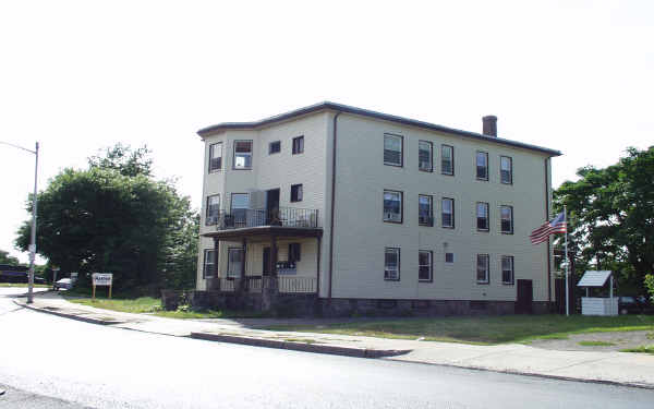 304 Broadway in Everett, MA - Foto de edificio