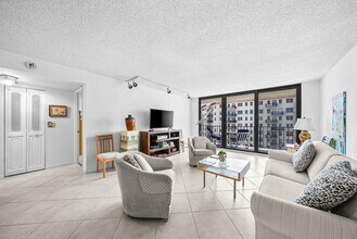 3460 S Ocean Blvd, Unit 6150 in Palm Beach, FL - Foto de edificio - Building Photo