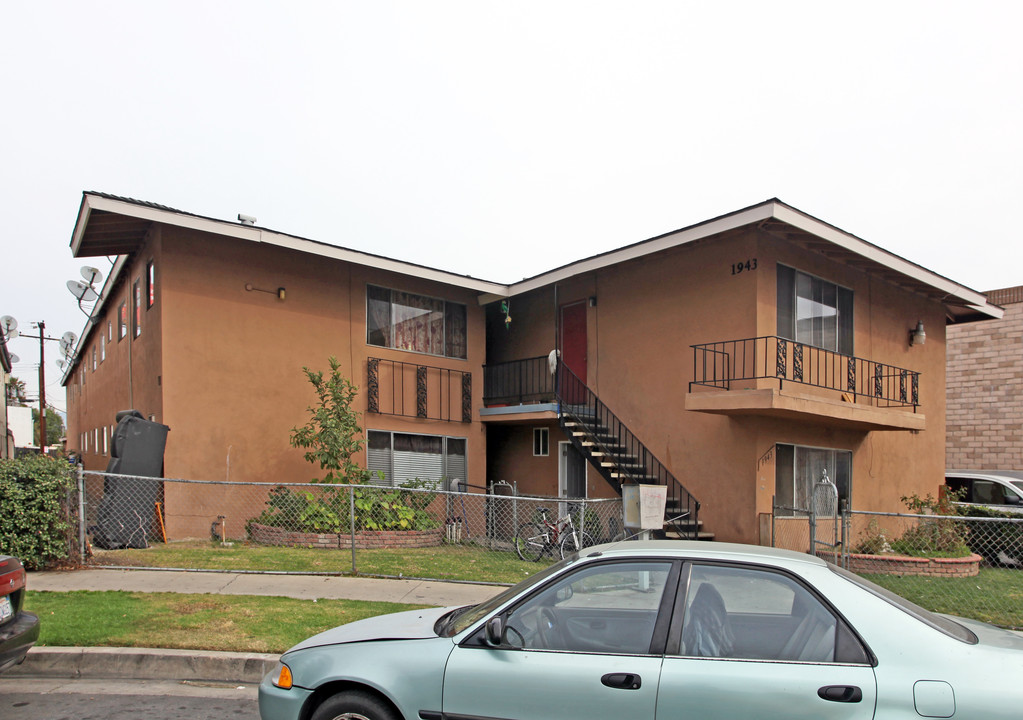 1943 E Wilson Ave in Orange, CA - Building Photo