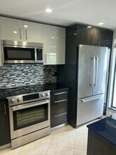 17 Royal Palm Way in Boca Raton, FL - Building Photo - Building Photo