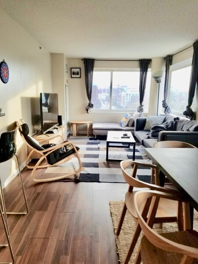 8 Museum Way, Unit 909 in Cambridge, MA - Building Photo - Building Photo