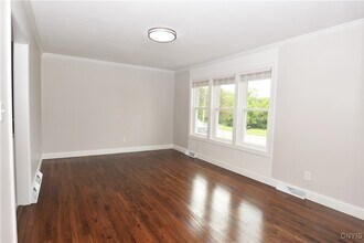 1401 Woodbury Dr in Utica, NY - Building Photo - Building Photo