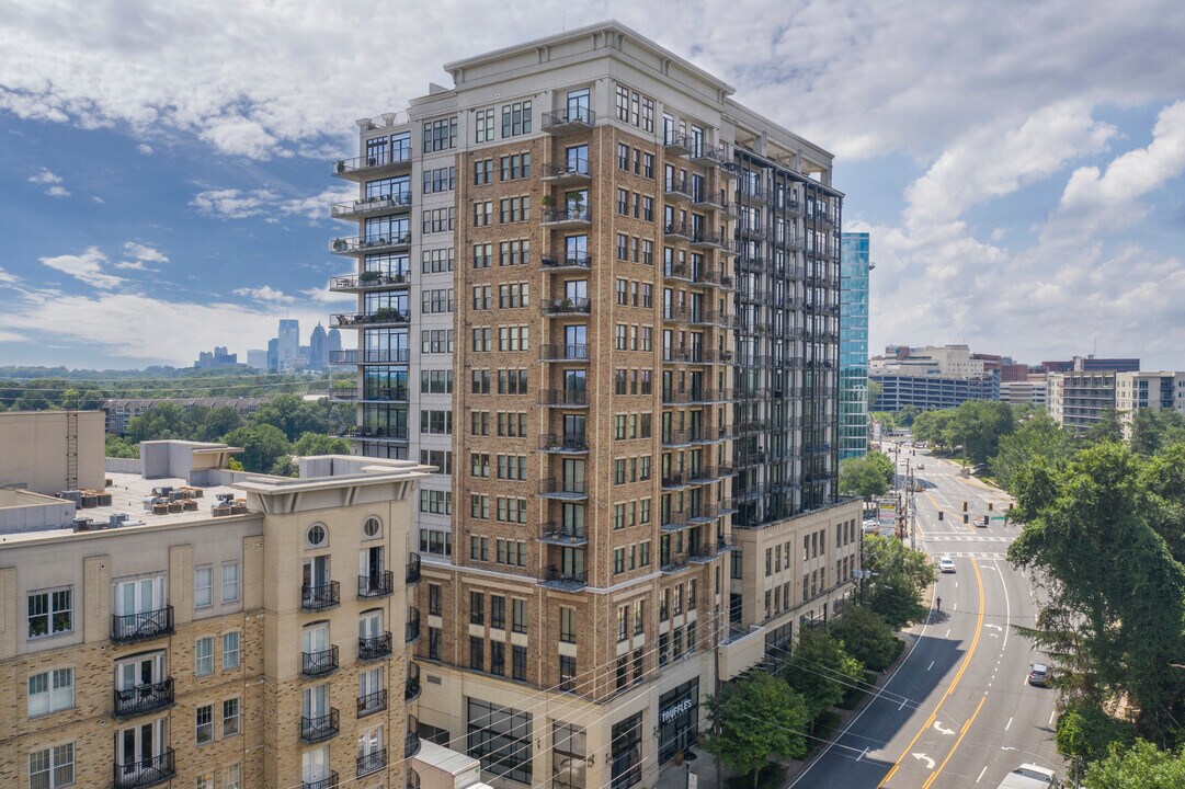 The Astoria at the Aramore in Atlanta, GA - Building Photo