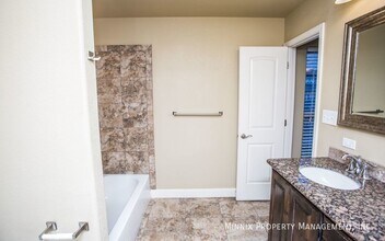 8821 13th St in Lubbock, TX - Foto de edificio - Building Photo