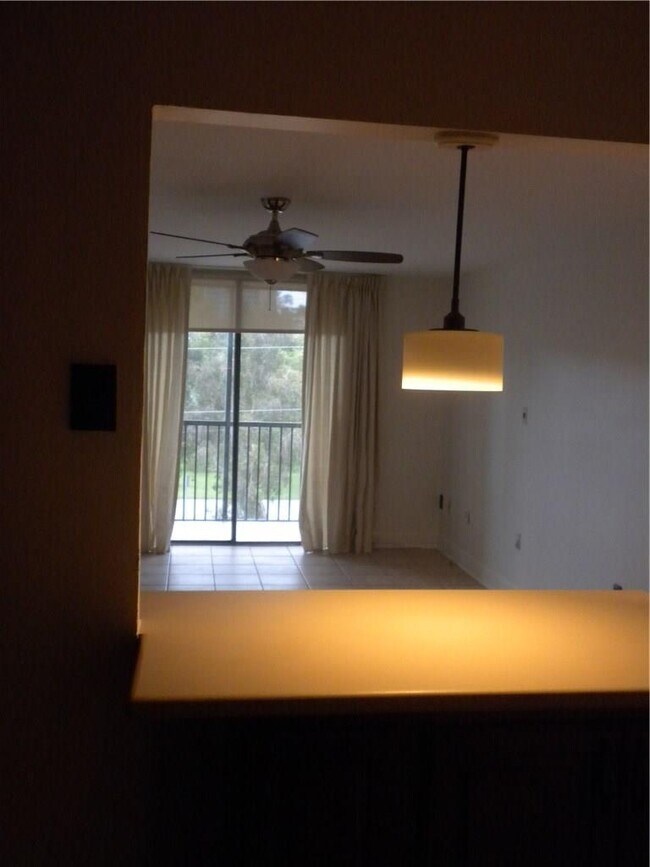 16950 W Dixie Hwy, Unit 334 in North Miami Beach, FL - Building Photo - Building Photo