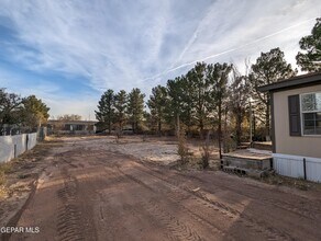 552 Liahona Dr in Socorro, TX - Building Photo - Building Photo
