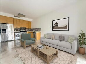 761 NW 1st St, Unit 302 in Miami, FL - Foto de edificio - Building Photo