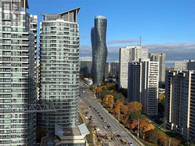 3504 Hurontario St in Mississauga, ON - Building Photo - Building Photo