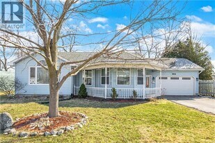 514 Buffalo Rd in Fort Erie, ON - Building Photo