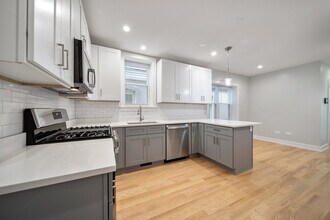3014 N California Ave in Chicago, IL - Building Photo - Building Photo