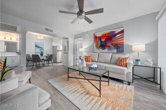 2311 E Union Hills Dr, Unit 2-1 in Phoenix, AZ - Building Photo - Building Photo
