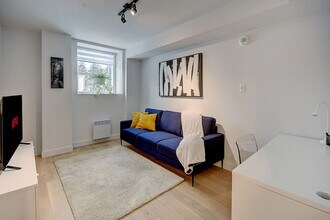 2318 Rue Sainte-Catherine E in Montréal, QC - Building Photo - Building Photo