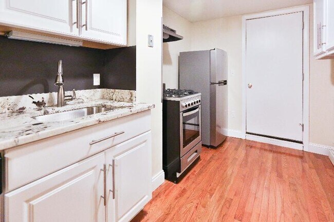 238 Everett St, Unit 1 in Boston, MA - Building Photo - Building Photo