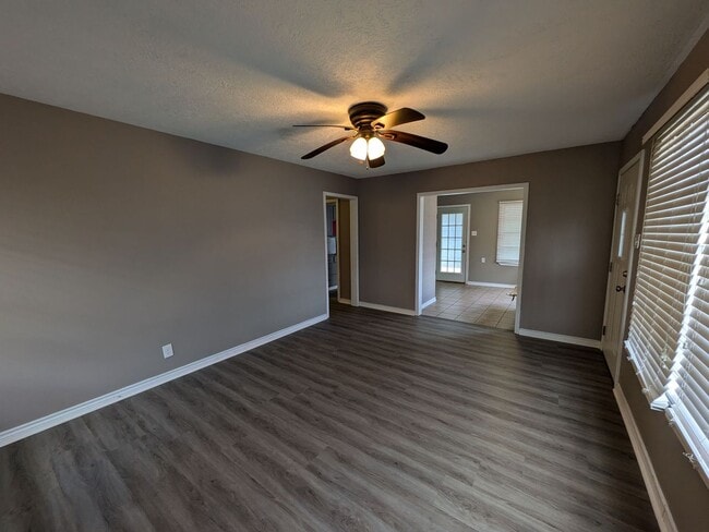 1901 W Wildwood Ave in Orange, TX - Building Photo - Building Photo