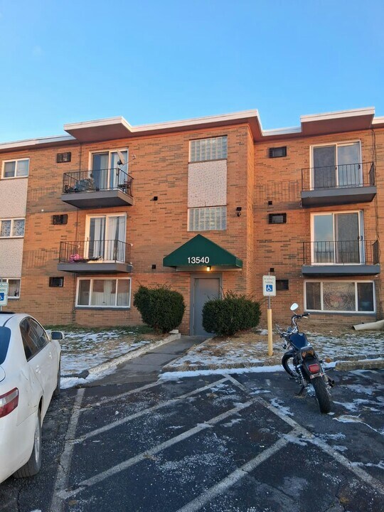 13540 Superior Ave in East Cleveland, OH - Building Photo