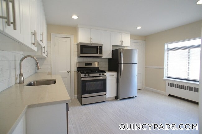 425 Newport Ave