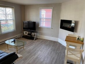2720 Emerson Ave S, Unit One Bedroom in Minneapolis, MN - Building Photo - Building Photo