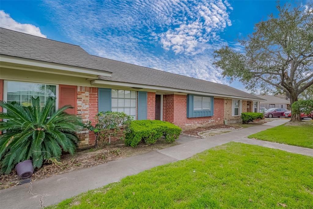 1939 Campbell Rd in Houston, TX - Building Photo