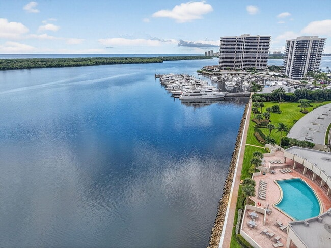 132 Lakeshore Dr in North Palm Beach, FL - Building Photo - Building Photo
