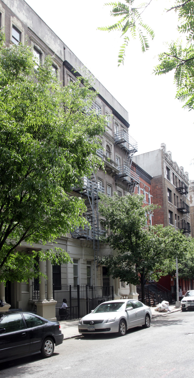 Menosha in New York, NY - Foto de edificio - Building Photo