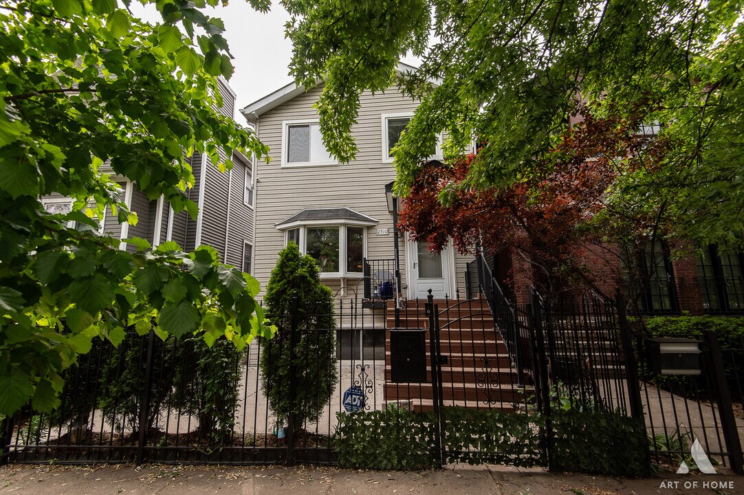 2510 N Artesian Ave in Chicago, IL - Building Photo