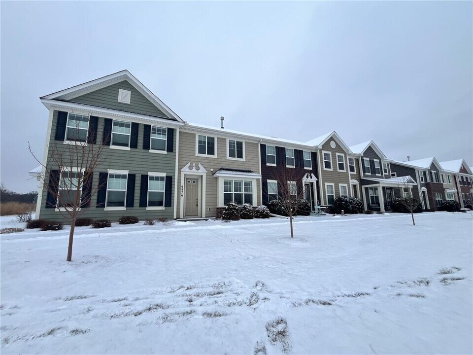6876 Crosby Ct in Minnetrista, MN - Foto de edificio