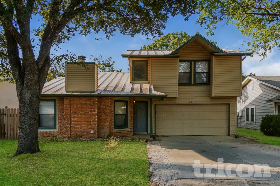 6934 Sunshine Tree Dr in San Antonio, TX - Building Photo