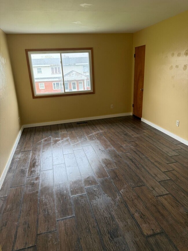 225 Miriam Dr-Unit -225 Miriam - Unit C in Waterloo, IA - Foto de edificio - Building Photo