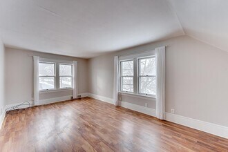 233 7th Ave S, Unit UPPER in South St. Paul, MN - Building Photo - Building Photo