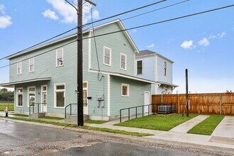 4999 Burgundy St in New Orleans, LA - Building Photo - Building Photo