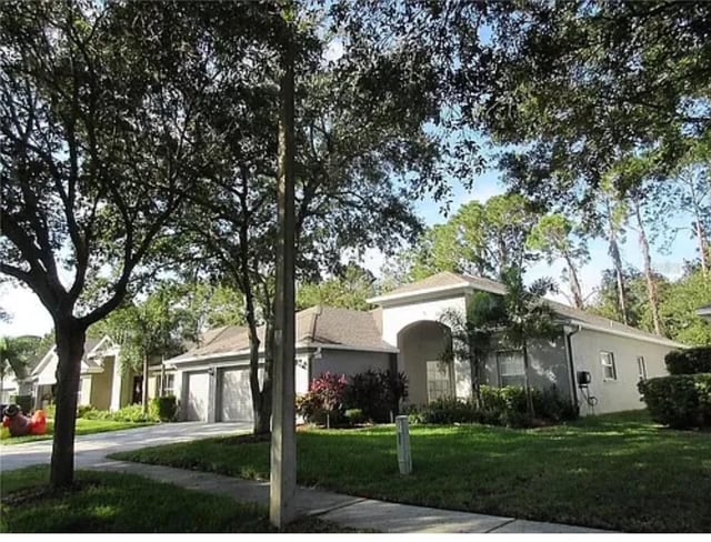 10605 Weybridge Dr in Tampa, FL - Building Photo - Building Photo