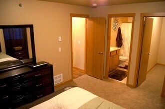 1616 20th Ave NW in Minot, ND - Building Photo - Building Photo