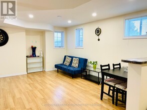 71 Aikenhead Ave in Richmond Hill, ON - Building Photo - Building Photo