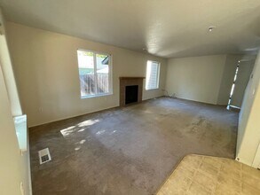 3329 SW Nyssen St in Beaverton, OR - Building Photo - Building Photo