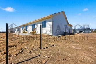 5241 N Pinecrest Ct in Bel Aire, KS - Building Photo - Building Photo