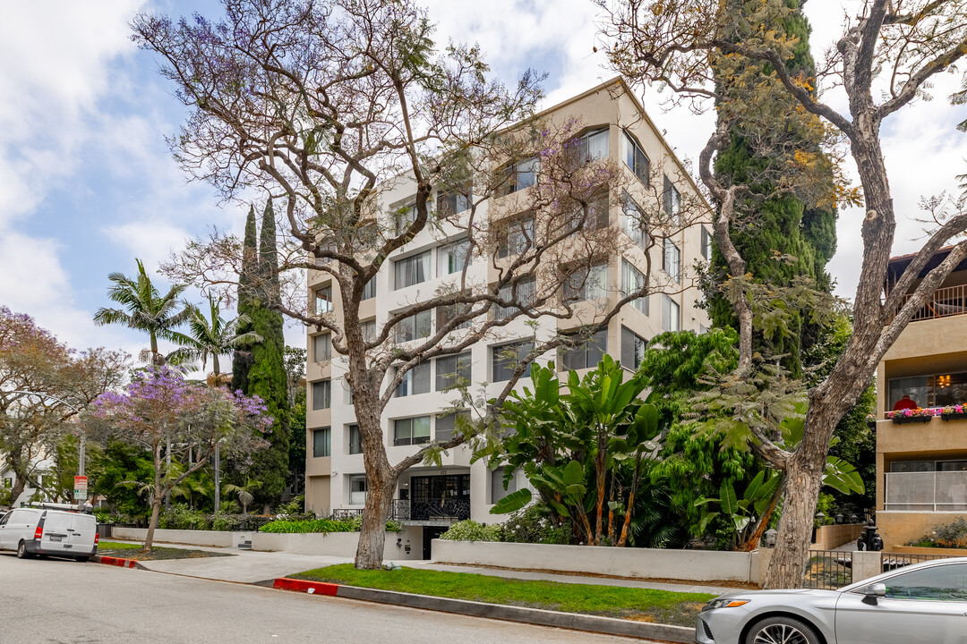 412 N PALM Dr in Beverly Hills, CA - Building Photo