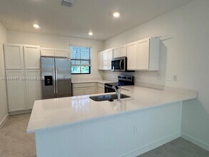 1596 NE 3rd Ave in Florida City, FL - Building Photo - Building Photo