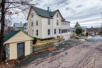 92 Pine St, Unit #2 in Malden, MA - Building Photo - Building Photo