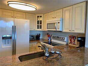 7406 Lake Breeze Dr in Ft. Myers, FL - Building Photo - Building Photo