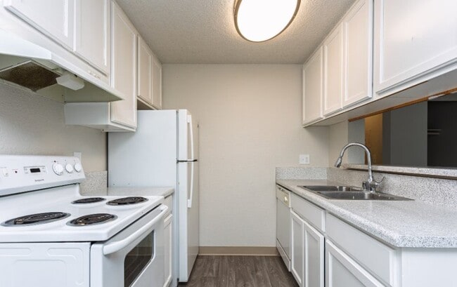 3218 S Monroe St, Unit 1x1