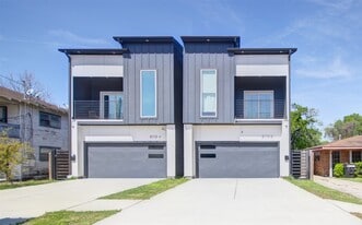 5113 Hershe St in Houston, TX - Building Photo