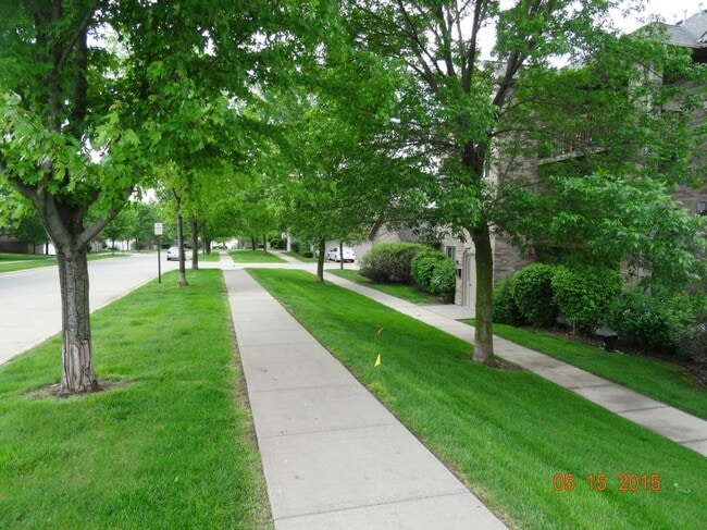 2861 Coral Ct, Unit 201 in Coralville, IA - Building Photo - Building Photo