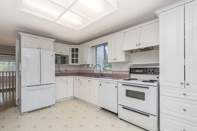 property at 22377-22124 124 Ave