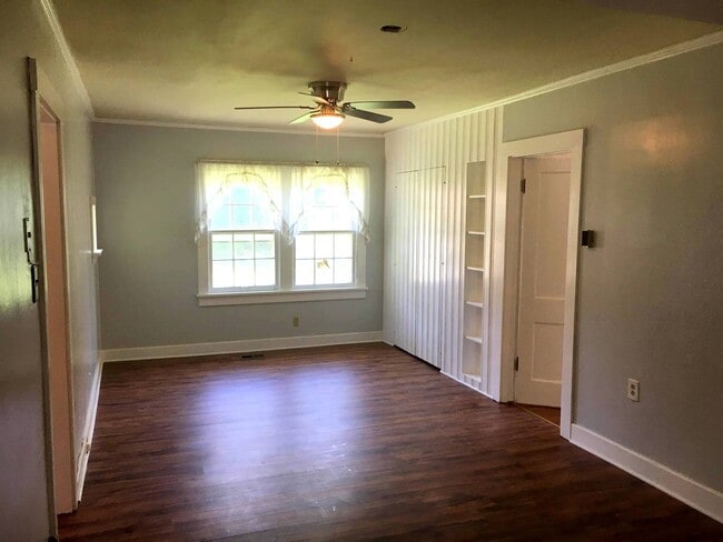 414 Crescent Blvd in Hutchinson, KS - Building Photo - Building Photo