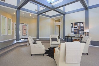 WESTBURY APARTMENTS in Beaverton, OR - Building Photo - Interior Photo